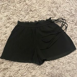 Pleated black shorts